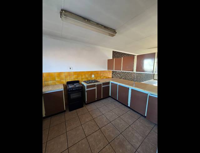 2 BEDROOM FLAT TO LET IN VEREENIGING CENTRAL
